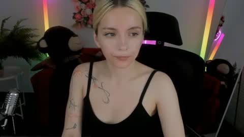 Snapshot of aurorawrenfield chatting on 12, 6, 2026 aurorawrenfield online show from 12, 6, 2026