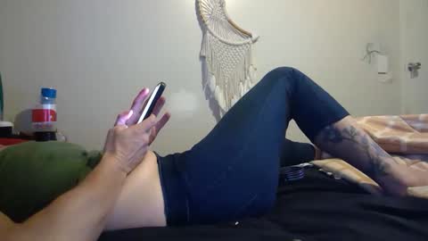 Snapshot of aussielovingxxx chatting on 5, 12, 2024 Milf4u online show from 5, 12, 2024