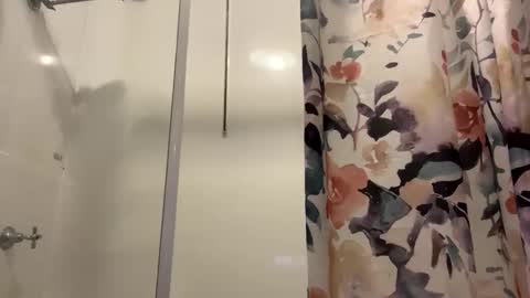 Snapshot of aussielovingxxx chatting on 2, 10, 2025 Milf4u online show from 2, 10, 2025