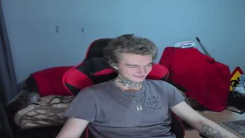 Snapshot of austen_milker chatting on 23, 10, 2025 Austen online show from 23, 10, 2025