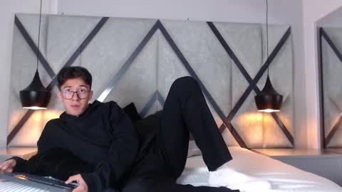 Snapshot of austinreeds chatting on 4, 10, 2025 austinreeds online show from 4, 10, 2025