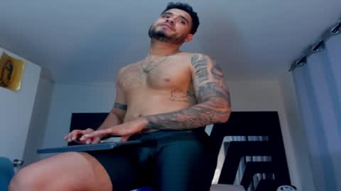 Snapshot of austintorres_ chatting on 11, 1, 2025 AustinTorres online show from 11, 1, 2025