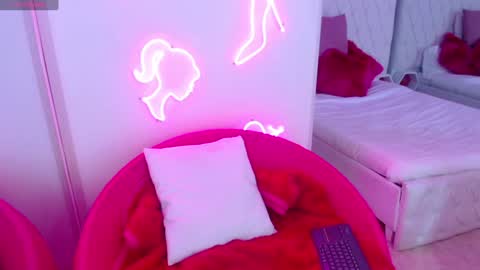 Snapshot of ava_williams_ chatting on 4, 2, 2025 AVA online show from 4, 2, 2025