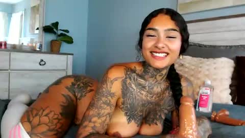 Snapshot of avaa_eve chatting on 21, 10, 2025 Ava Eve online show from 21, 10, 2025