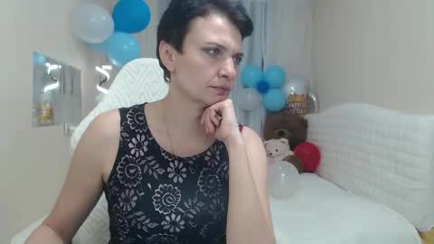 Snapshot of avasaturnian chatting on 6, 10, 2025 avasaturnian online show from 6, 10, 2025
