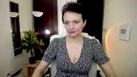 Snapshot of avasaturnian chatting on 9, 10, 2025 avasaturnian online show from 9, 10, 2025