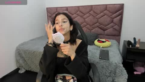 aveline_lux_ online show from 9, 9, 2025