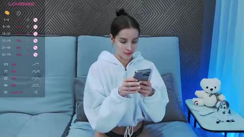 Aveline online show from 20, 2, 2025