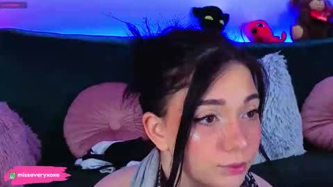 AveryWillow online show from 25, 3, 2026