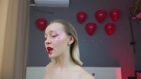 Snapshot of avgustina_love chatting on 14, 2, 2025 avgustina_love online show from 14, 2, 2025
