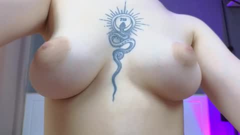 Snapshot of avgustina_love chatting on 26, 2, 2025 avgustina_love online show from 26, 2, 2025
