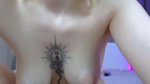 Snapshot of avgustina_love chatting on 5, 3, 2025 avgustina_love online show from 5, 3, 2025
