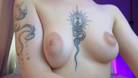 Snapshot of avgustina_love chatting on 12, 3, 2026 avgustina_love online show from 12, 3, 2026