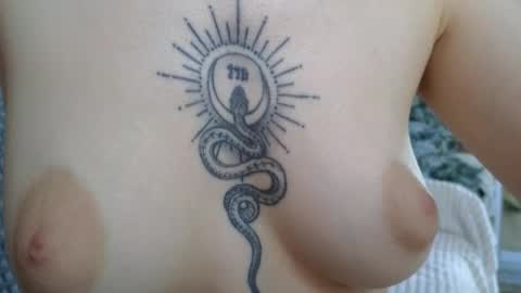 Snapshot of avgustina_love chatting on 8, 4, 2026 avgustina_love online show from 8, 4, 2026