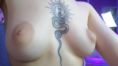 Snapshot of avgustina_love chatting on 9, 4, 2026 avgustina_love online show from 9, 4, 2026