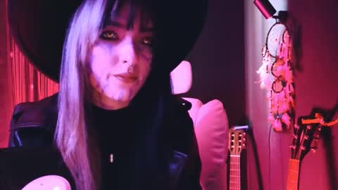 Snapshot of avi_nile chatting on 1, 11, 2025 Avriel online show from 1, 11, 2025