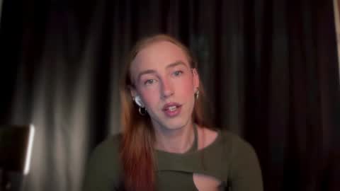 avril_pearly_ online show from 11, 5, 2026