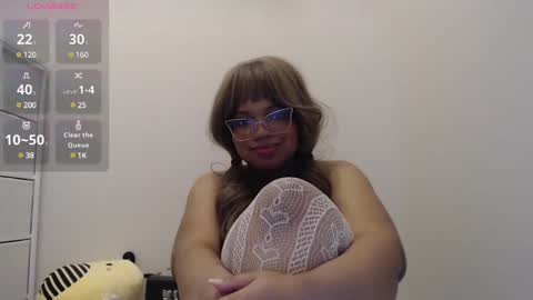 Snapshot of awkwardjasminee chatting on 1, 3, 2025 Jasminee online show from 1, 3, 2025