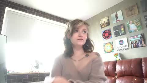 Snapshot of awondrr chatting on 11, 7, 2026 Alice online show from 11, 7, 2026