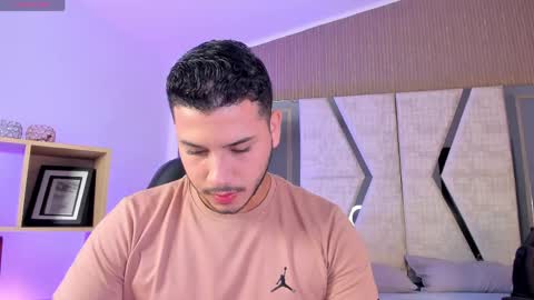axel_grey_ online show from 12, 4, 2026
