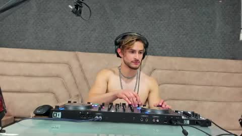 Axel  online show from 18, 5, 2026