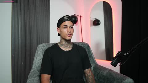 Agustin online show from 31, 1, 2025