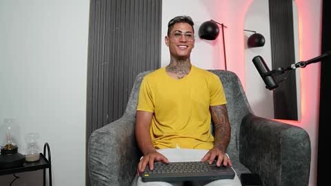 Agustin online show from 13, 2, 2025