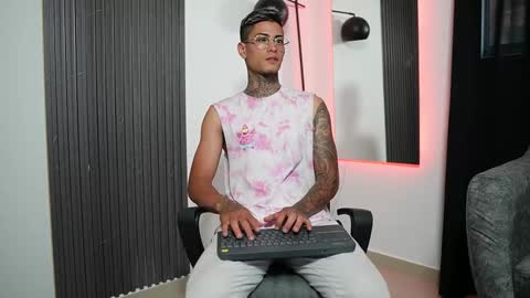 Agustin online show from 25, 2, 2025