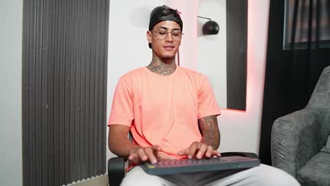 Agustin online show from 27, 2, 2025