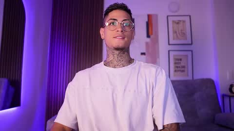 Agustin online show from 10, 3, 2025