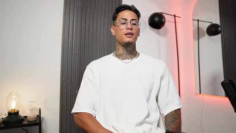 Agustin online show from 8, 9, 2025