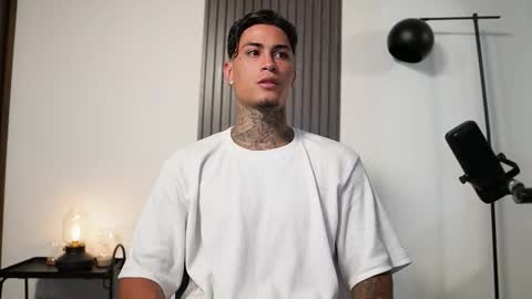 Agustin online show from 8, 10, 2025