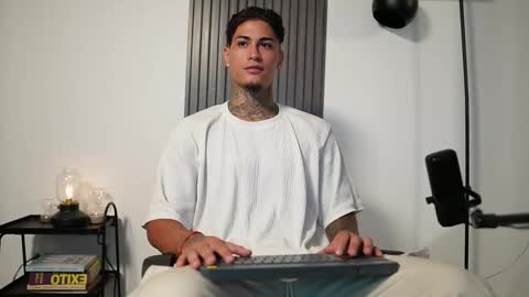 Agustin online show from 9, 10, 2025