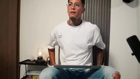 Agustin online show from 14, 10, 2025