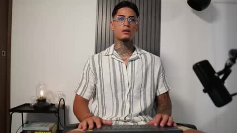 Agustin online show from 24, 10, 2025