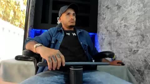 Axell Cross2 online show from 25, 10, 2025