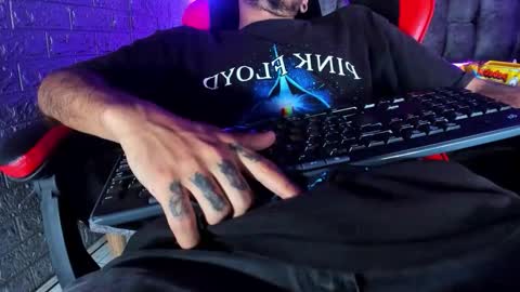 Axell Cross2 online show from 6, 5, 2026