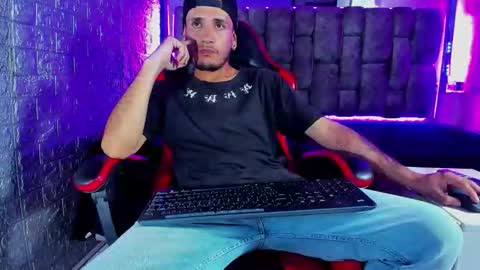 Axell Cross2 online show from 13, 5, 2026