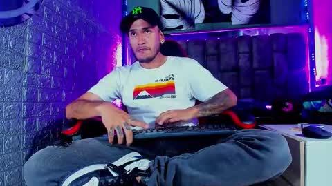 Axell Cross2 online show from 15, 5, 2026