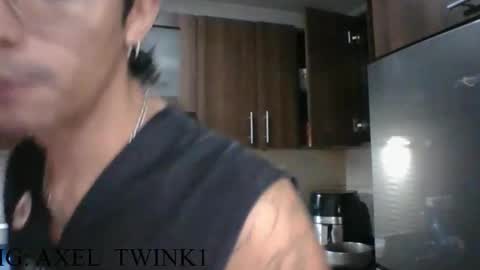 Snapshot of axellatino_ chatting on 7, 10, 2025 Axel online show from 7, 10, 2025