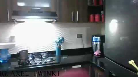 Snapshot of axellatino_ chatting on 18, 10, 2025 Axel online show from 18, 10, 2025