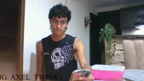 Snapshot of axellatino_ chatting on 20, 10, 2025 Axel online show from 20, 10, 2025