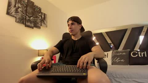 Snapshot of axelmartinezz chatting on 2, 4, 2026 axelmartinezz online show from 2, 4, 2026