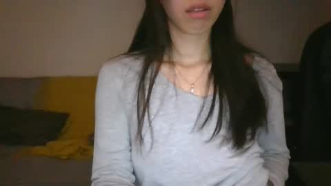 Snapshot of axuepetitt chatting on 30, 4, 2026 axue online show from 30, 4, 2026