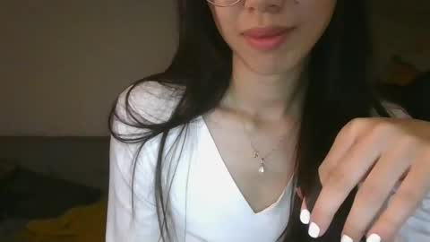 Snapshot of axuepetitt chatting on 4, 5, 2026 axue online show from 4, 5, 2026