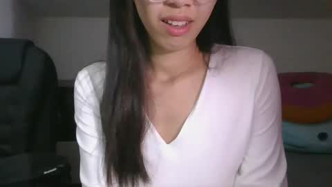 Snapshot of axuepetitt chatting on 13, 5, 2026 axue online show from 13, 5, 2026