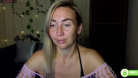 Snapshot of ay_kiss_jully chatting on 8, 9, 2025 Jully online show from 8, 9, 2025
