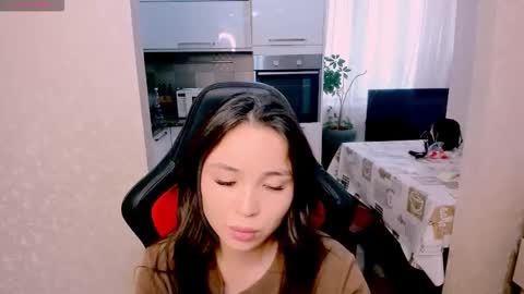 Snapshot of aya_moon chatting on 27, 10, 2025 Aya Moon online show from 27, 10, 2025