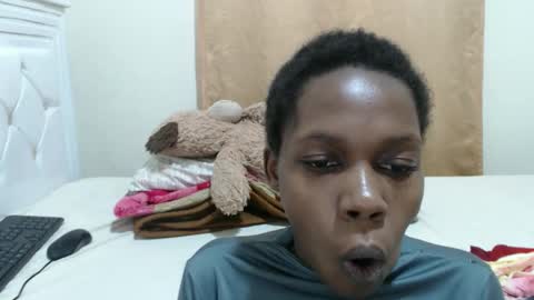 Snapshot of ayatie chatting on 25, 9, 2025 Ayie online show from 25, 9, 2025