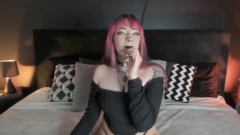 Snapshot of aylen_darkmoor chatting on 3, 2, 2025 Aylen online show from 3, 2, 2025